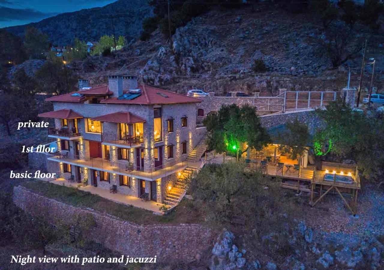 Almondhouse Suites With Fireplace - Adults Only Arachova Bagian luar foto