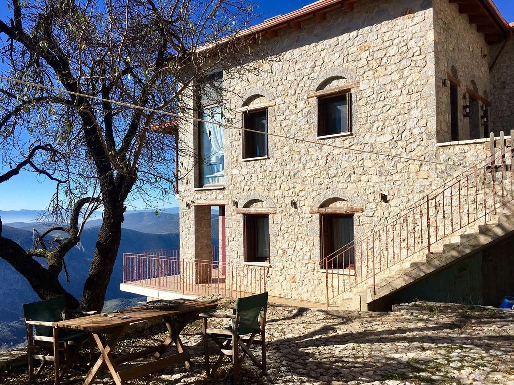 Almondhouse Suites With Fireplace - Adults Only Arachova Bagian luar foto