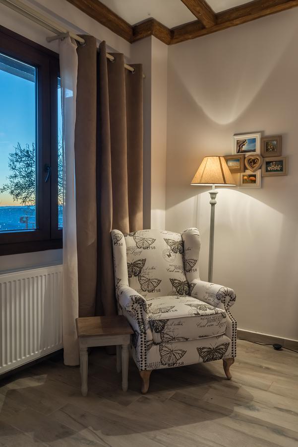 Almondhouse Suites With Fireplace - Adults Only Arachova Bagian luar foto