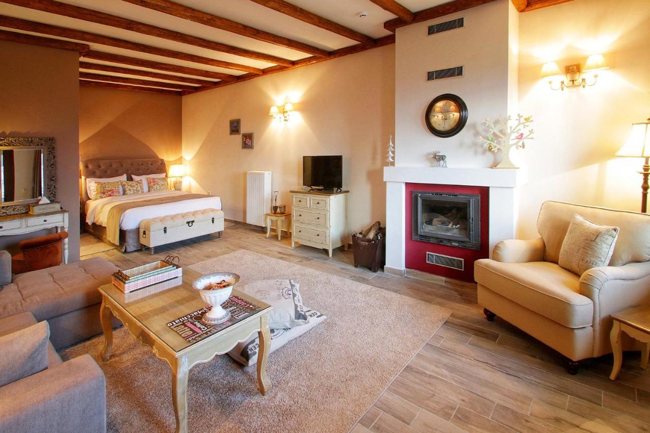 Almondhouse Suites With Fireplace - Adults Only Arachova Bagian luar foto